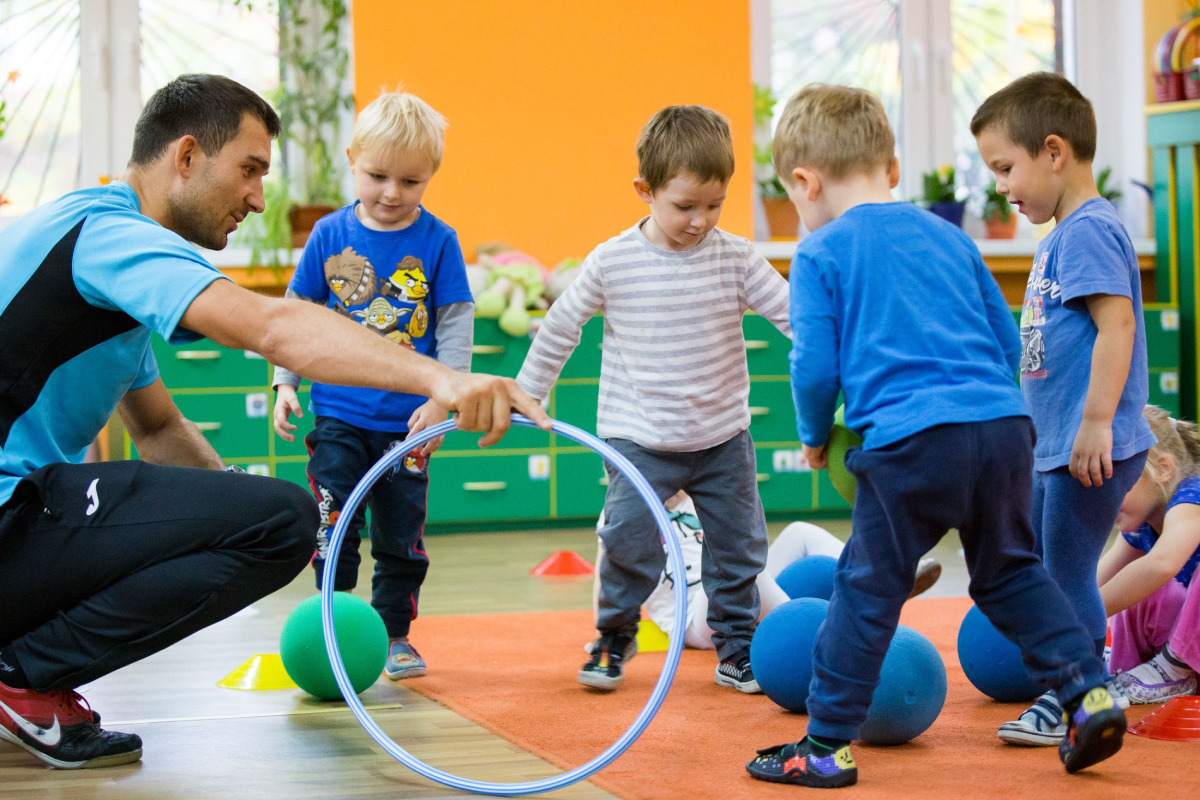 Dzieci na zajęciach sportowych